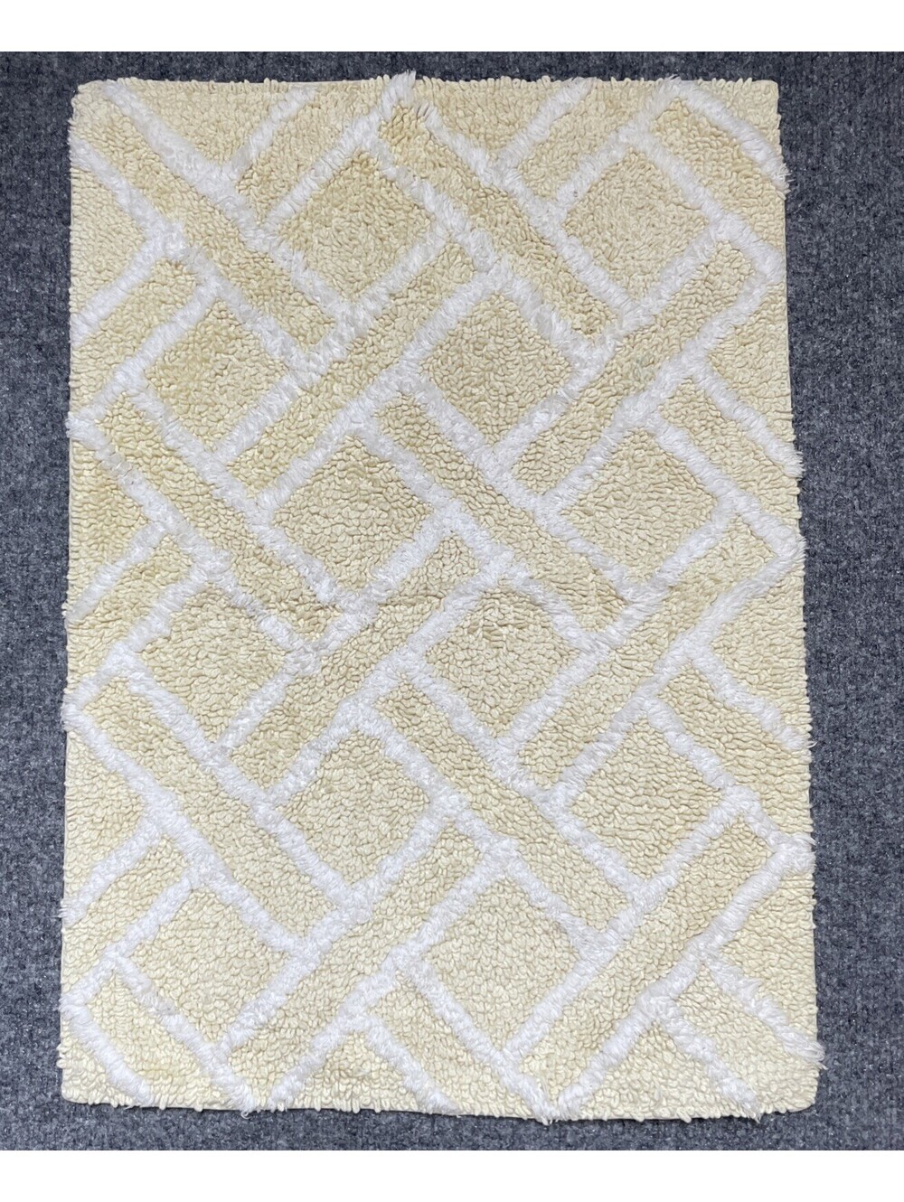 RALPH LAUREN Bath Rug Anti Slip Geometric Pale Yellow/White 25x17.75 in